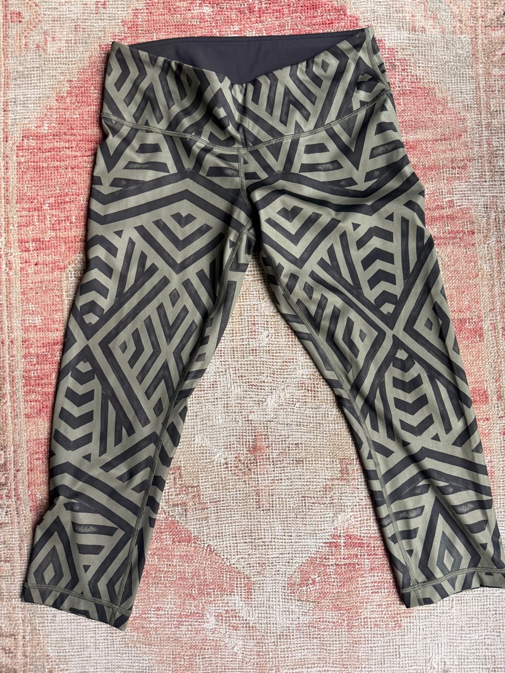 lululemon athletica Geometric Printed Capri Leggings - Olive/Black